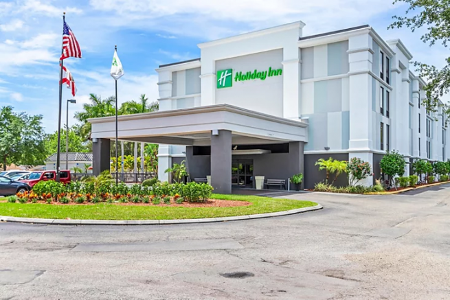 Holiday Inn St Pete West Exterior